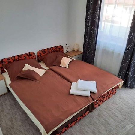 Fiesta Apartman Miskolc Ngoại thất bức ảnh