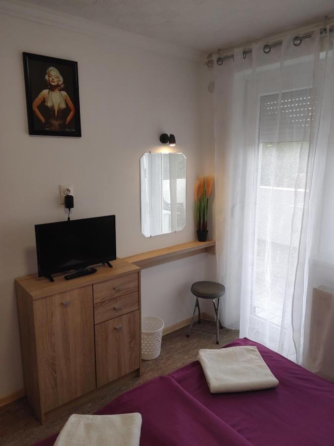 Fiesta Apartman Miskolc Ngoại thất bức ảnh