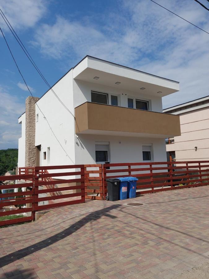 Fiesta Apartman Miskolc Ngoại thất bức ảnh