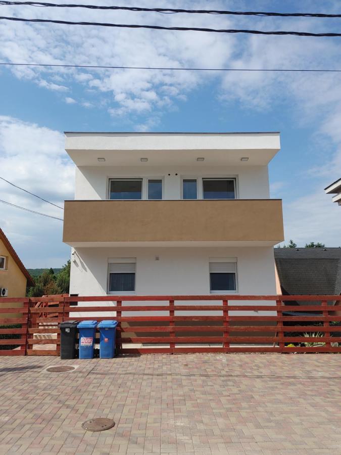 Fiesta Apartman Miskolc Ngoại thất bức ảnh