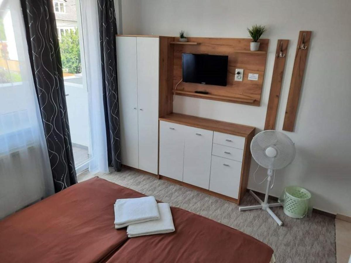 Fiesta Apartman Miskolc Ngoại thất bức ảnh
