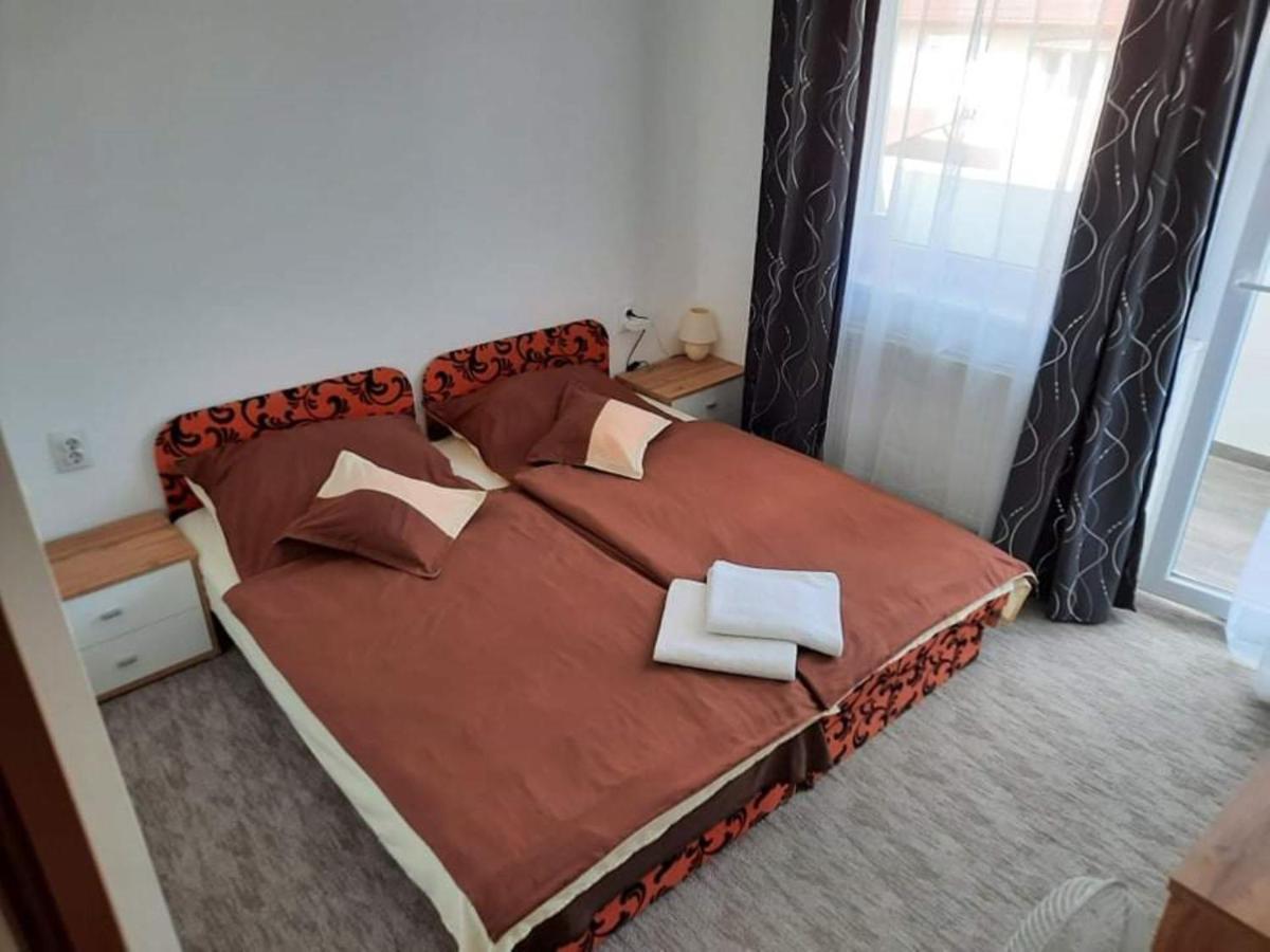 Fiesta Apartman Hotel Miskolc Ngoại thất bức ảnh