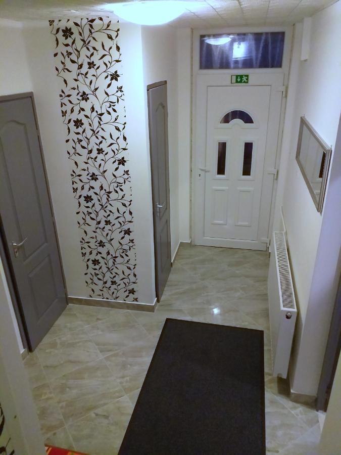Fiesta Apartman Miskolc Ngoại thất bức ảnh