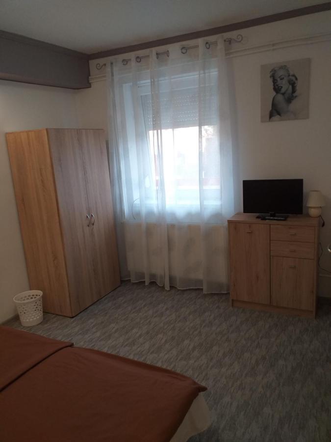 Fiesta Apartman Hotel Miskolc Ngoại thất bức ảnh